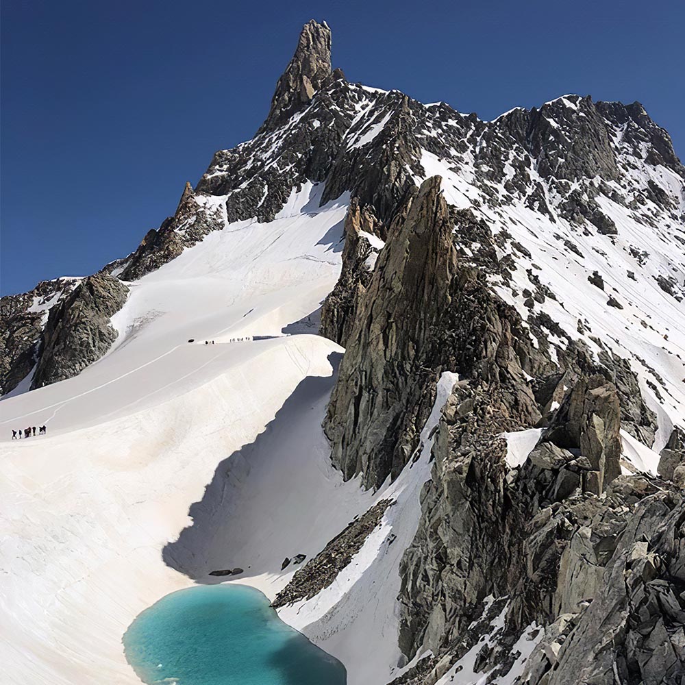 Lac d'altitude formé par le réchauffement climatique