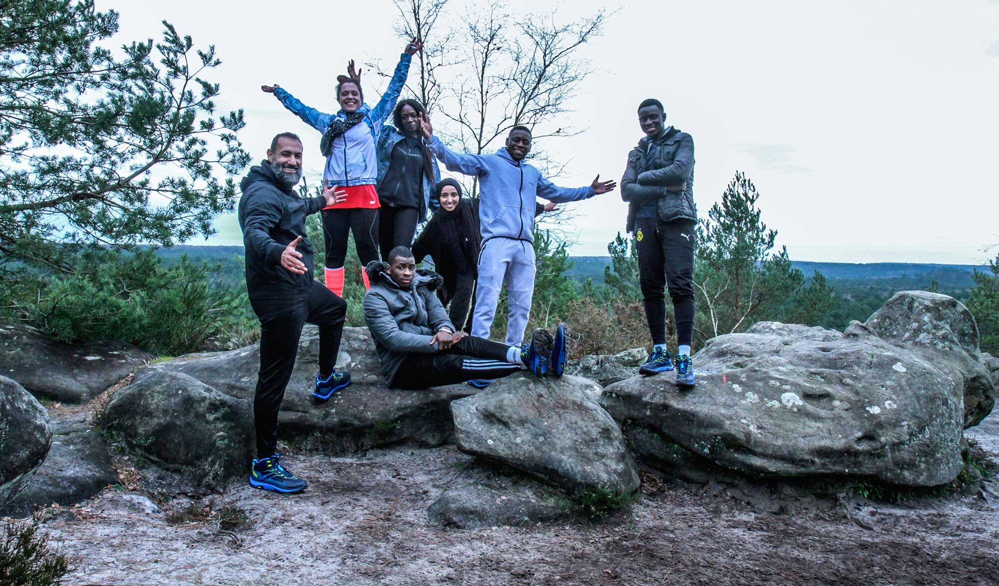 Les jeunes de l'association APART dans la forêt de Fontainebleau
