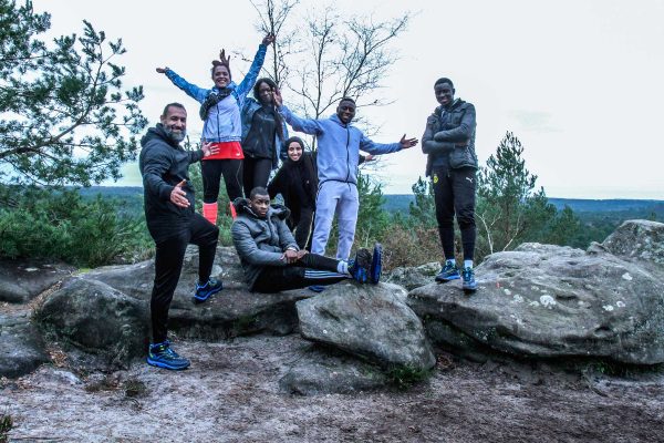 Les jeunes de l'association APART dans la forêt de Fontainebleau