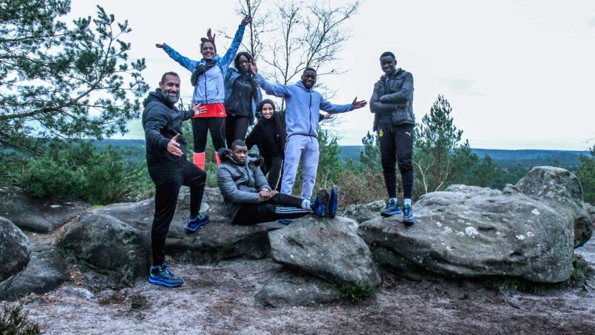 Les jeunes de l'association APART dans la forêt de Fontainebleau