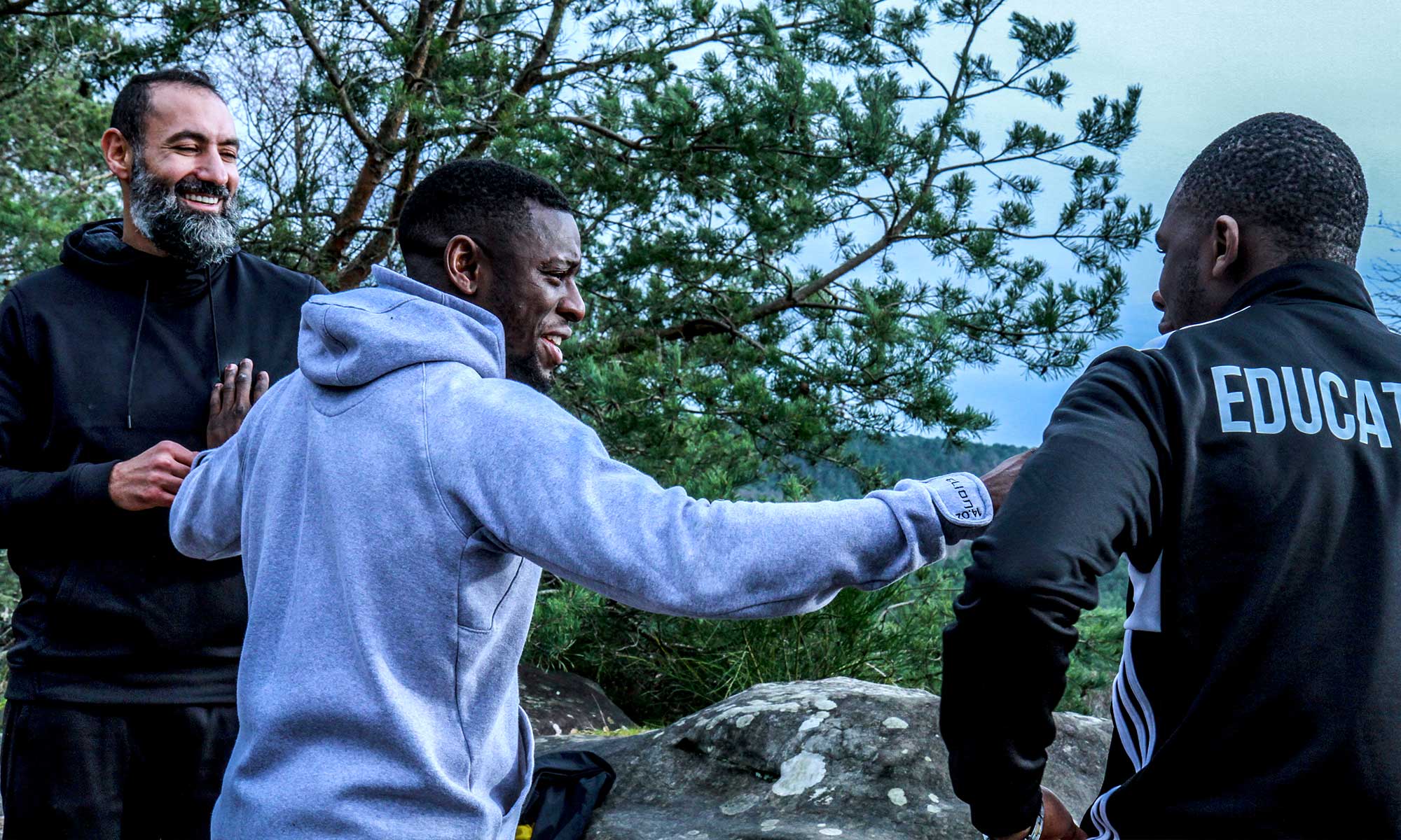 Les jeunes de l'association APART dans la forêt de Fontainebleau