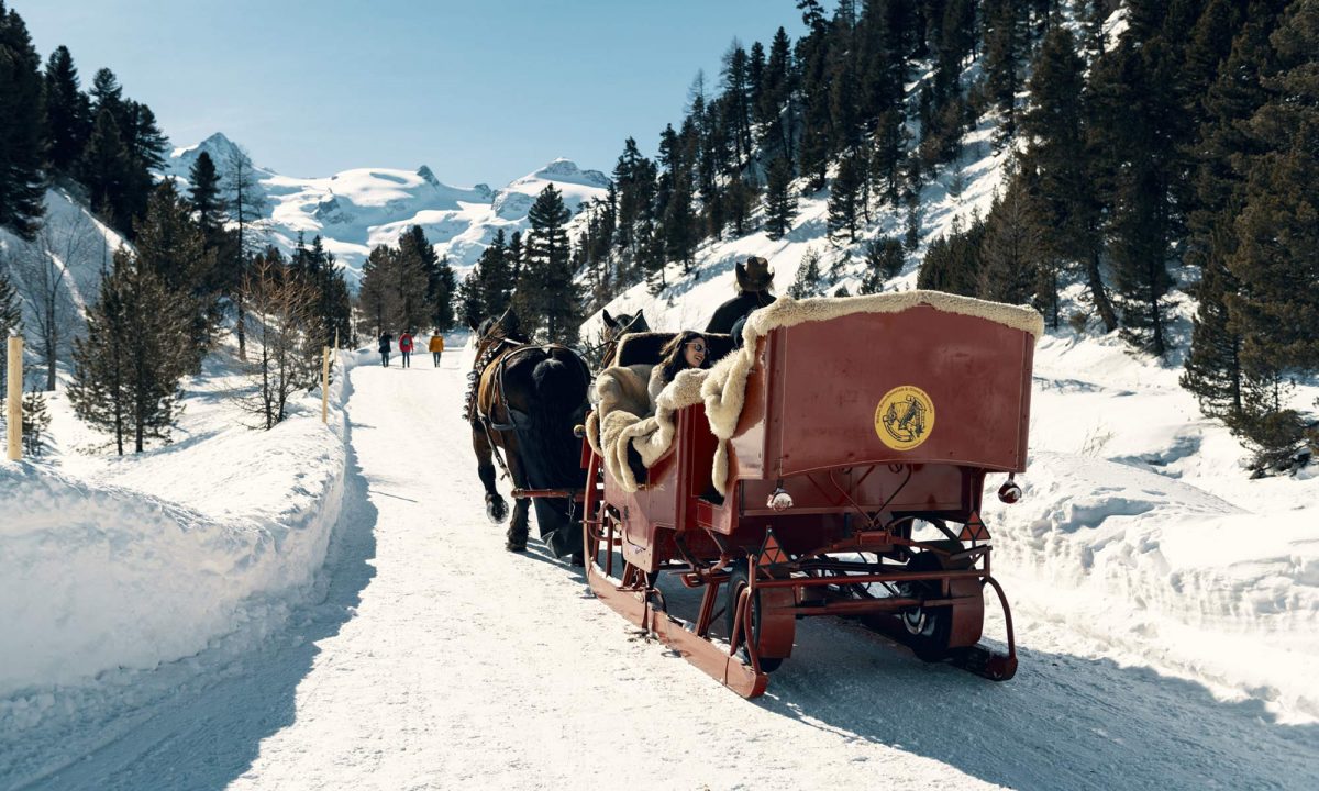 En traîneau à cheval dans le Val Roseg