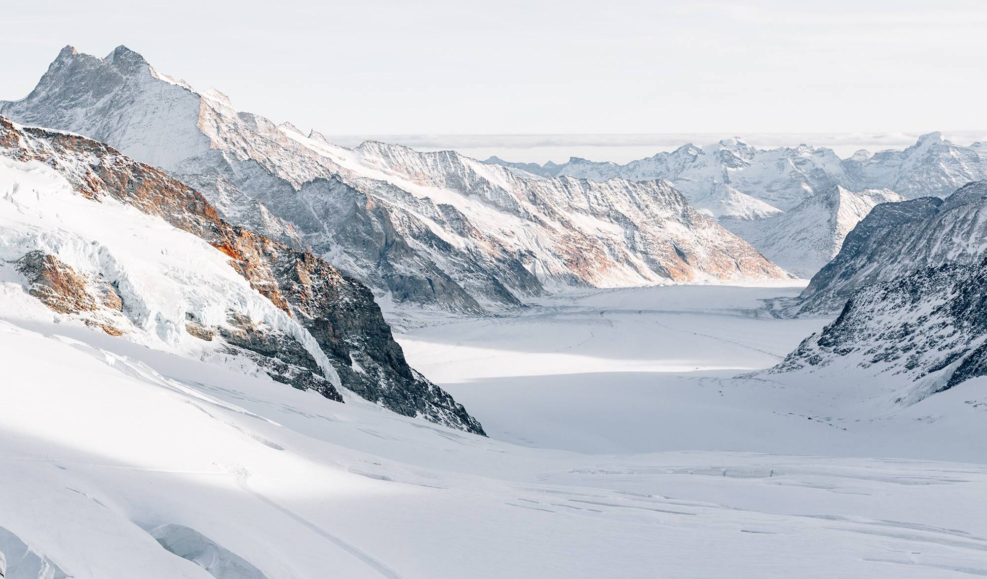montagnes enneigées