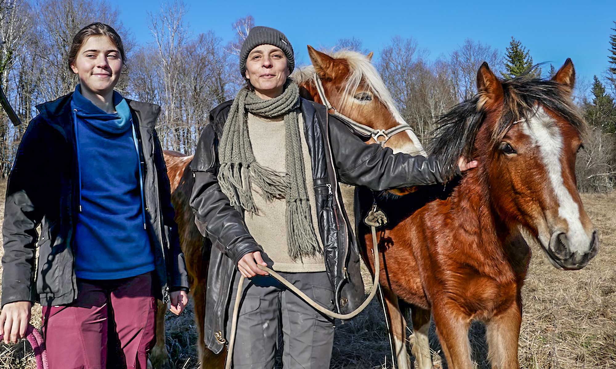 Thaïs, 17 ans, et sa mère, Anne-Sophie (La petite cavalerie)