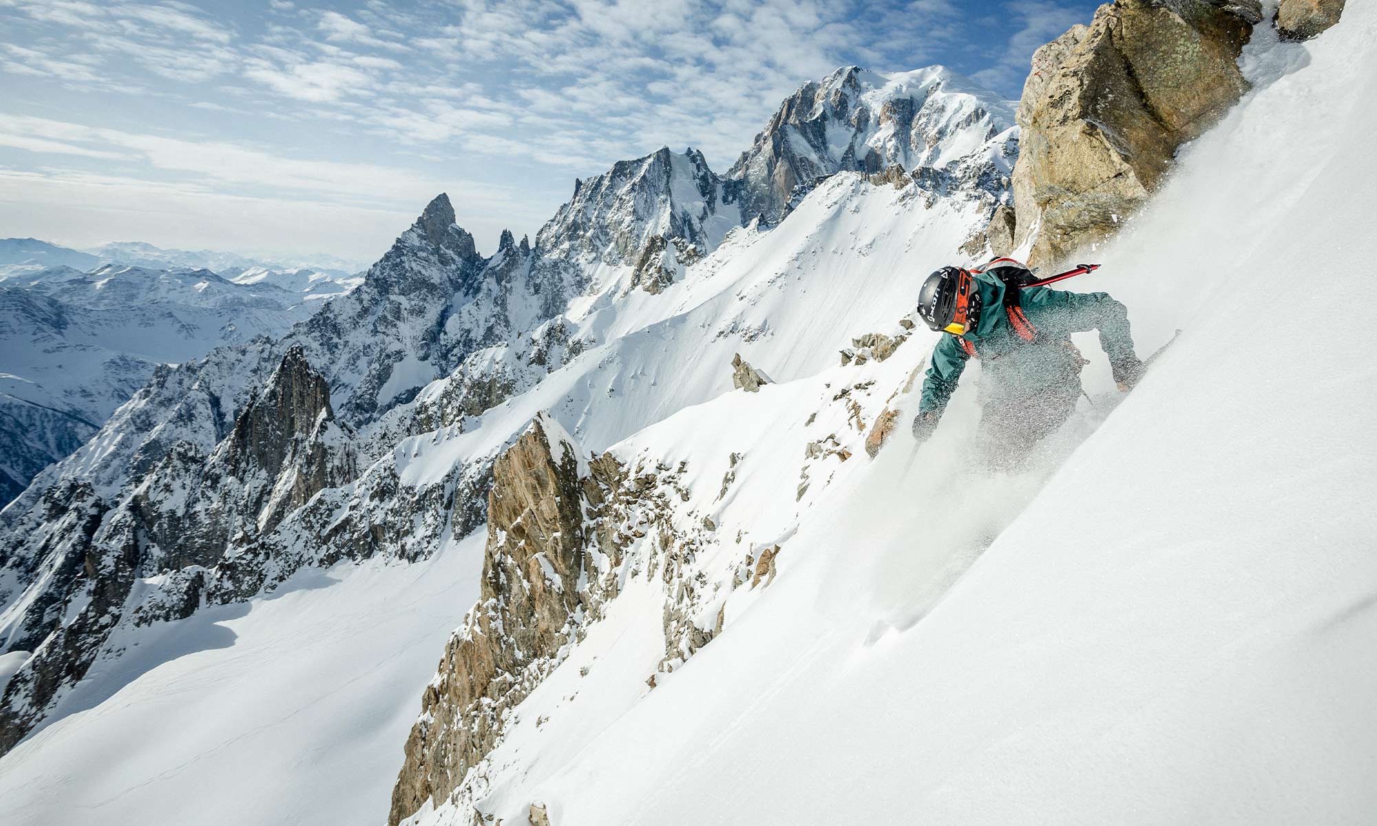 Masque Scott, Pierre Hourticq skie face au Mont-Blanc