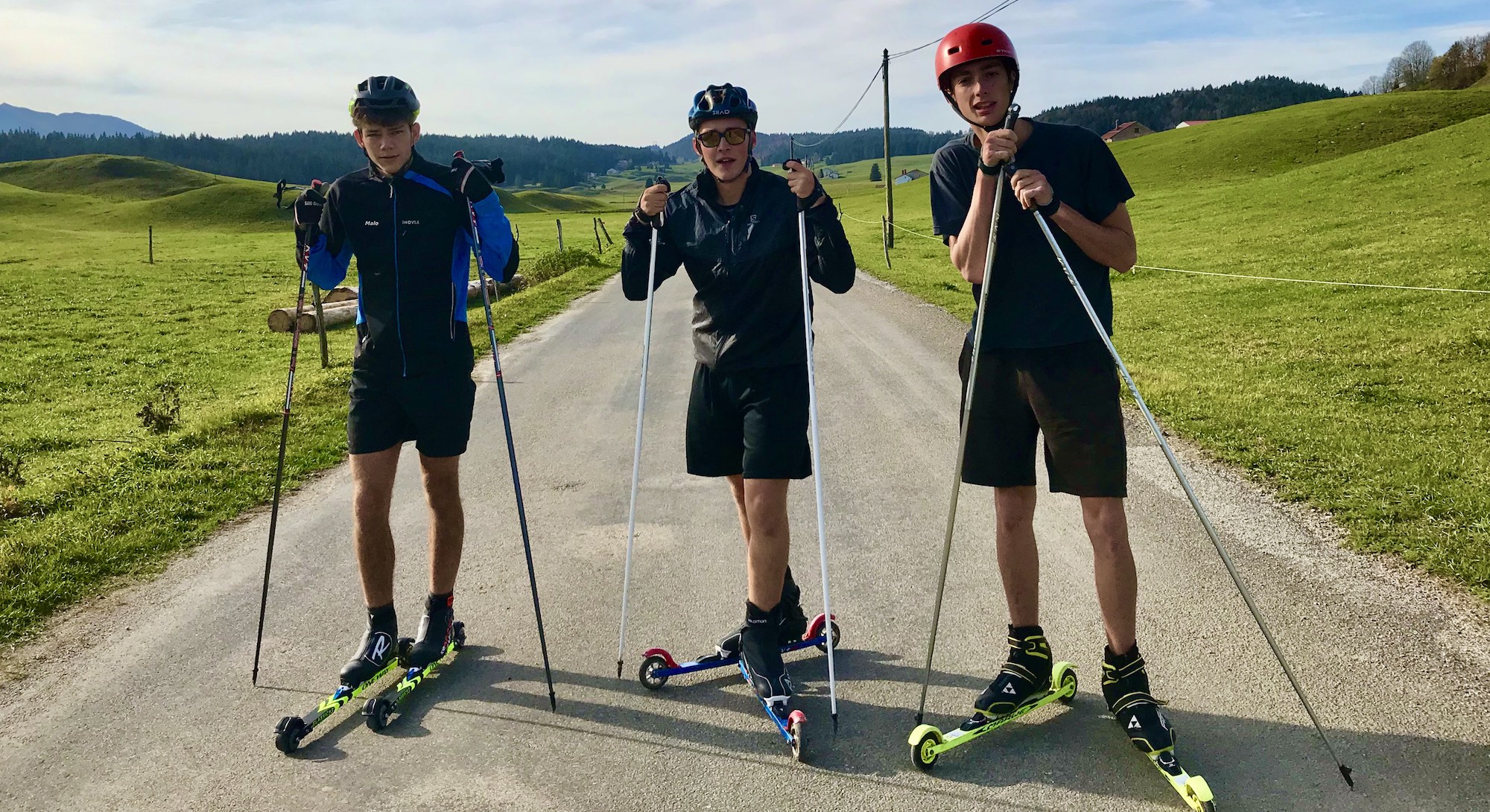 Malo, Célestin et Hugo s'entrainent pour leur périple en ski-roue.