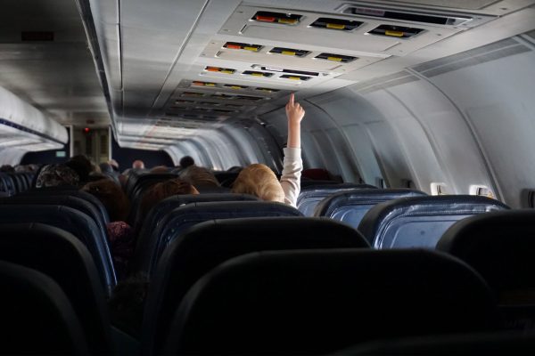 Un enfant dans un avion