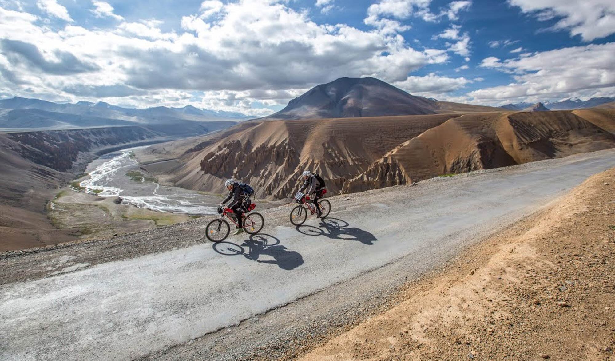 Khardung La, cycling the highest road in the world