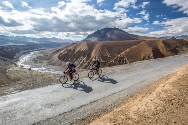 Khardung La, cycling the highest road in the world