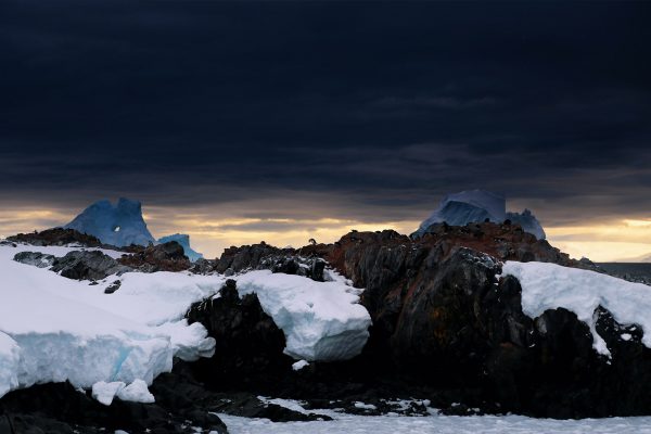la nuit tombe sur l'Antarctique