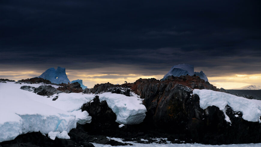 la nuit tombe sur l'Antarctique