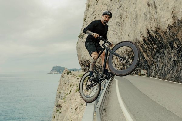 Vittorio Brumotti le cycliste italien qui traque les trafiquants de drogue