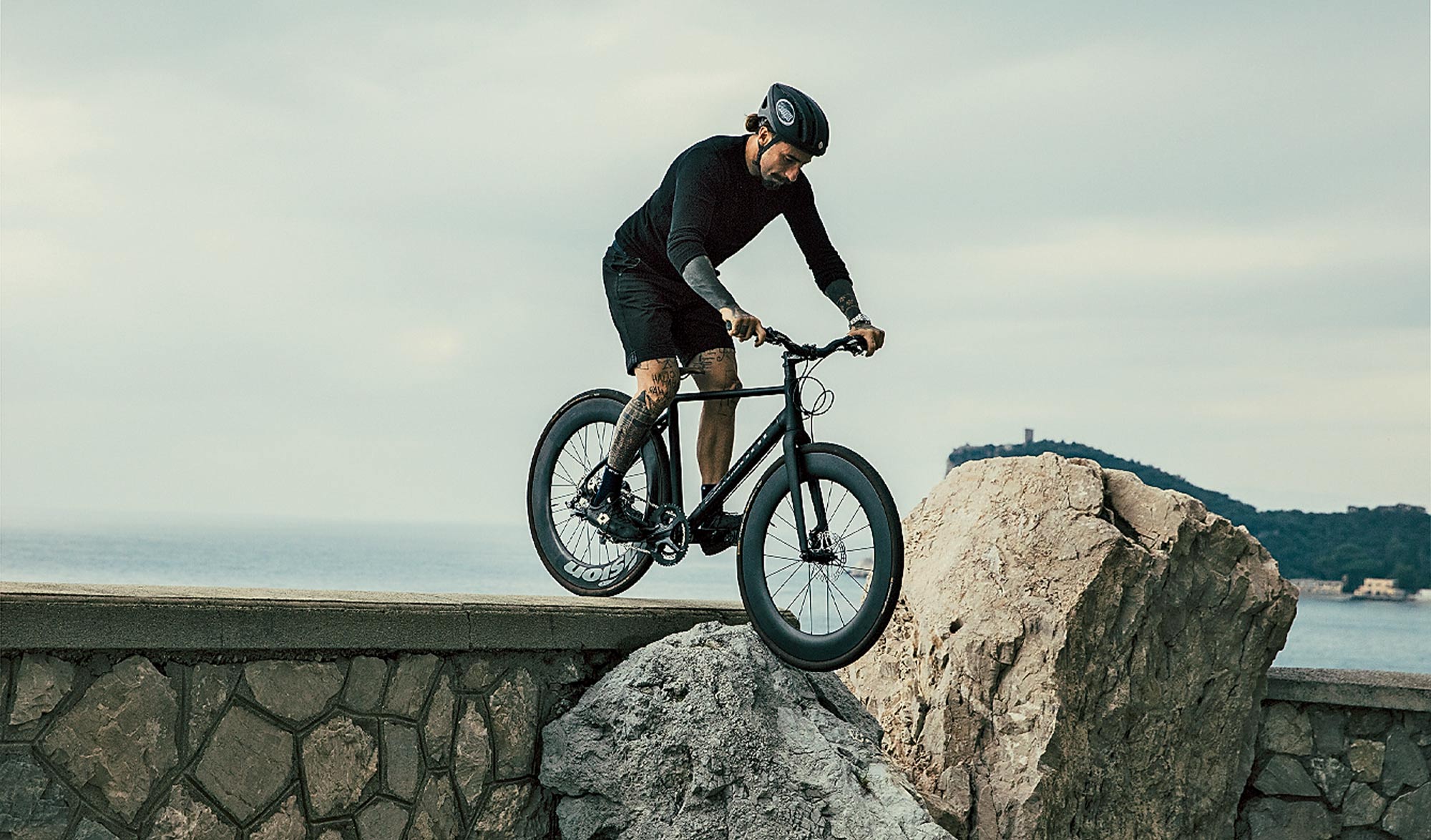 Vittorio Brumotti le cycliste italien qui traque les trafiquants de drogue