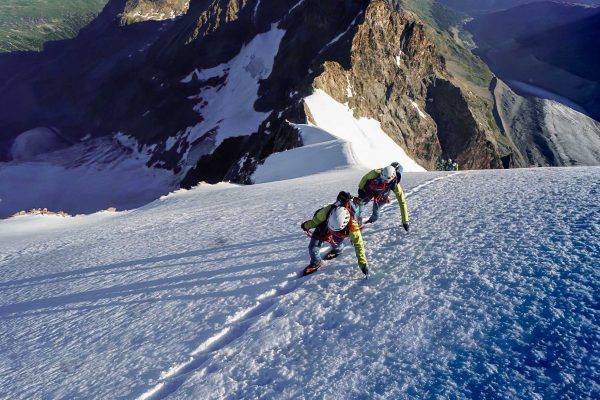 Femmes alpinsites du GFHM dans le massif de Bernina