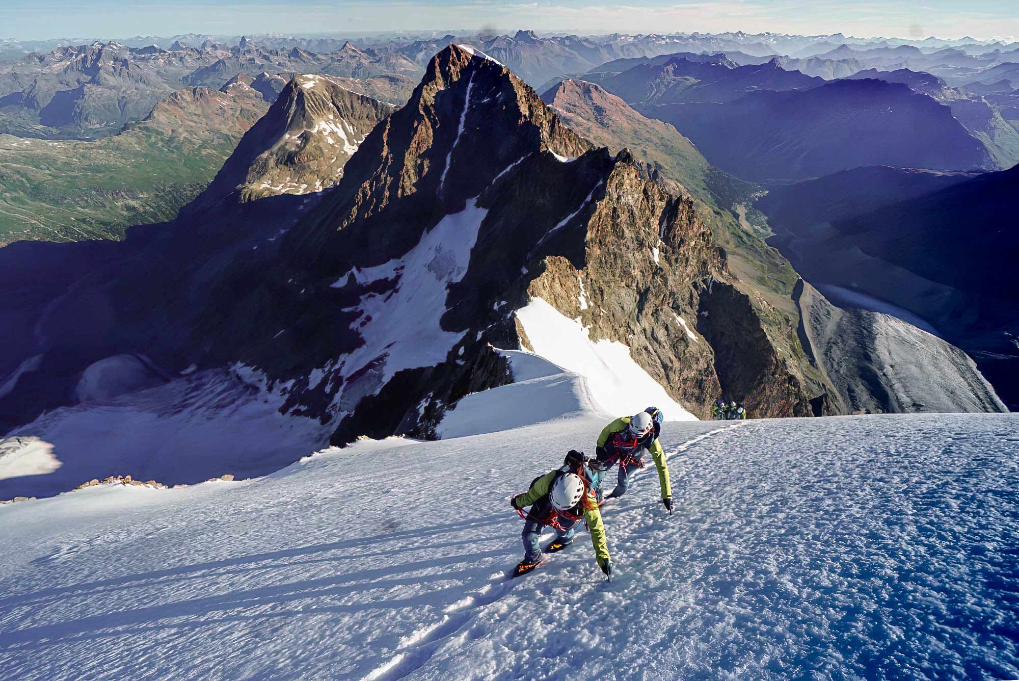 Femmes alpinsites du GFHM dans le massif de Bernina