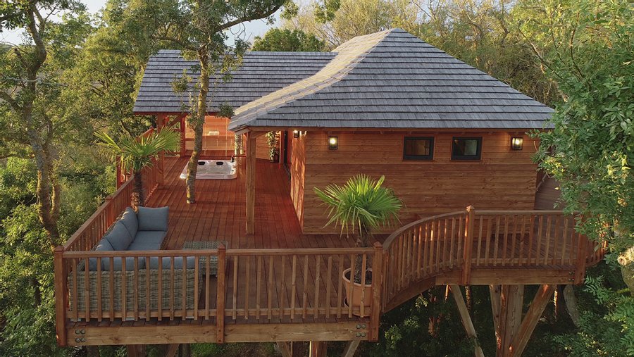 Cabane de Luxe avec sauna et jacuzzi : Cabane dans les arbres en Languedoc-Roussillon