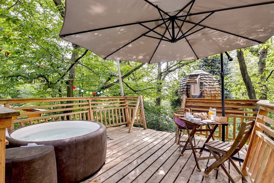Cabane jacuzzi "Plume", nuit insolite proche Paris