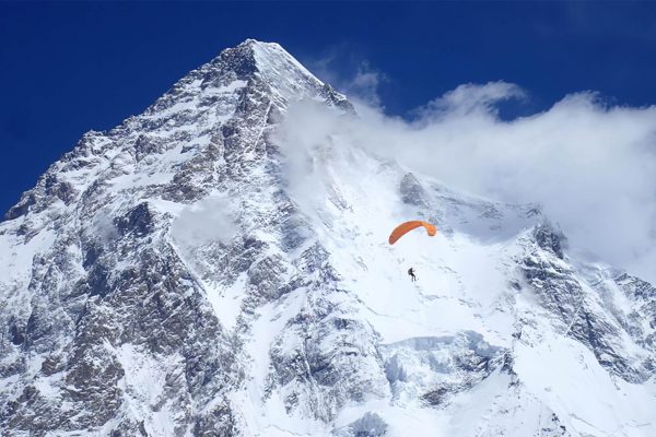 Max Berger, premier vol en parapente depuis le K2