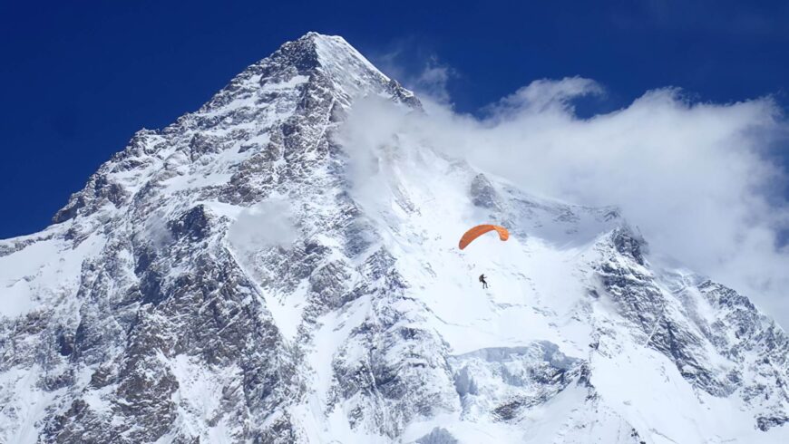 Max Berger, premier vol en parapente depuis le K2