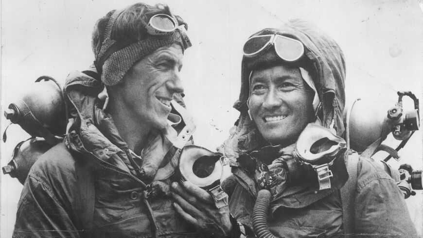 enzing Norgay Sherpa (à droite), Edmund Hillary (à gauche), premiers hommes au sommet de l'Everest