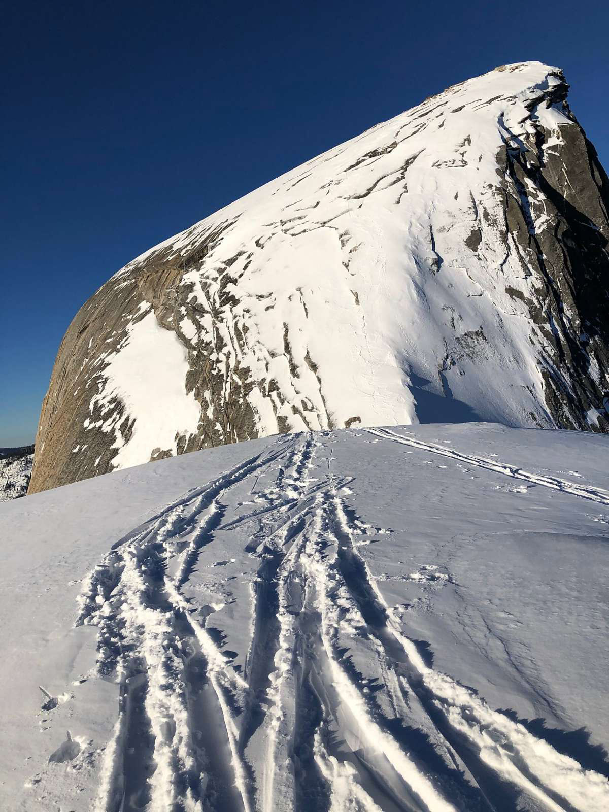 Ski de pente raide au Half Dome, Yosemite