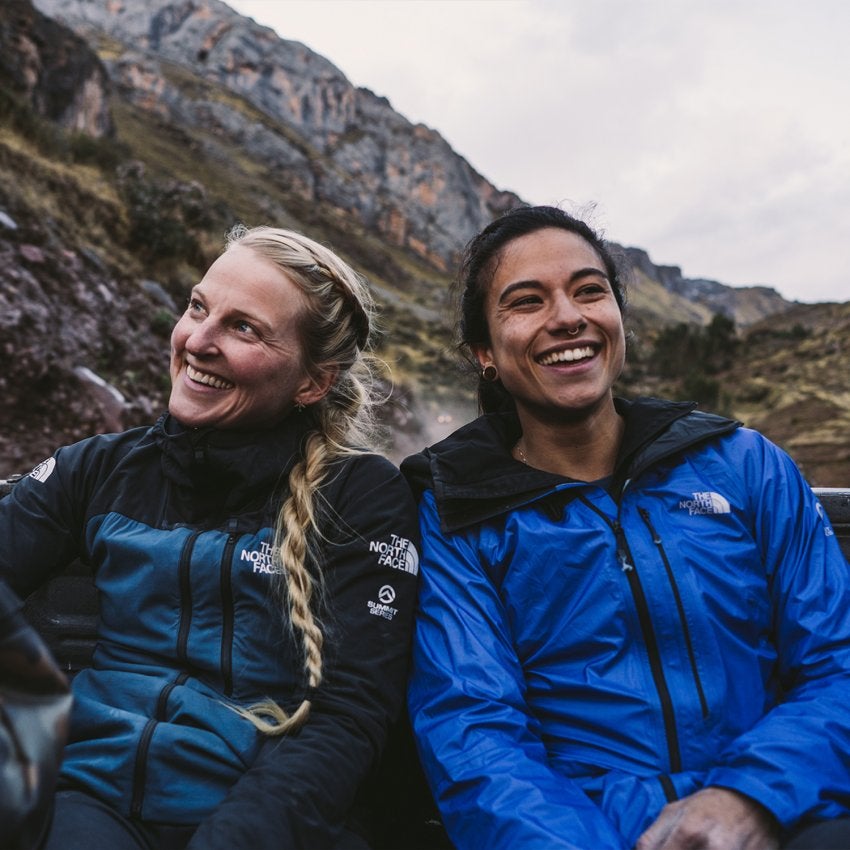 Emily Harrington (à gauche) et Nina Williams au Pérou pour le The North Face