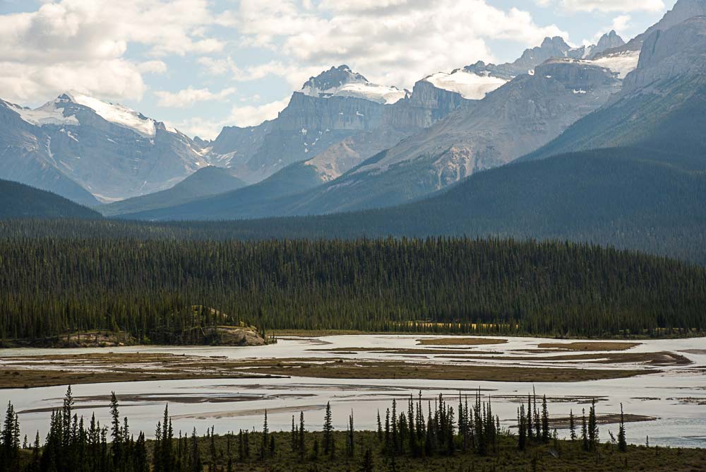 WIld : canada, montagne et rivière