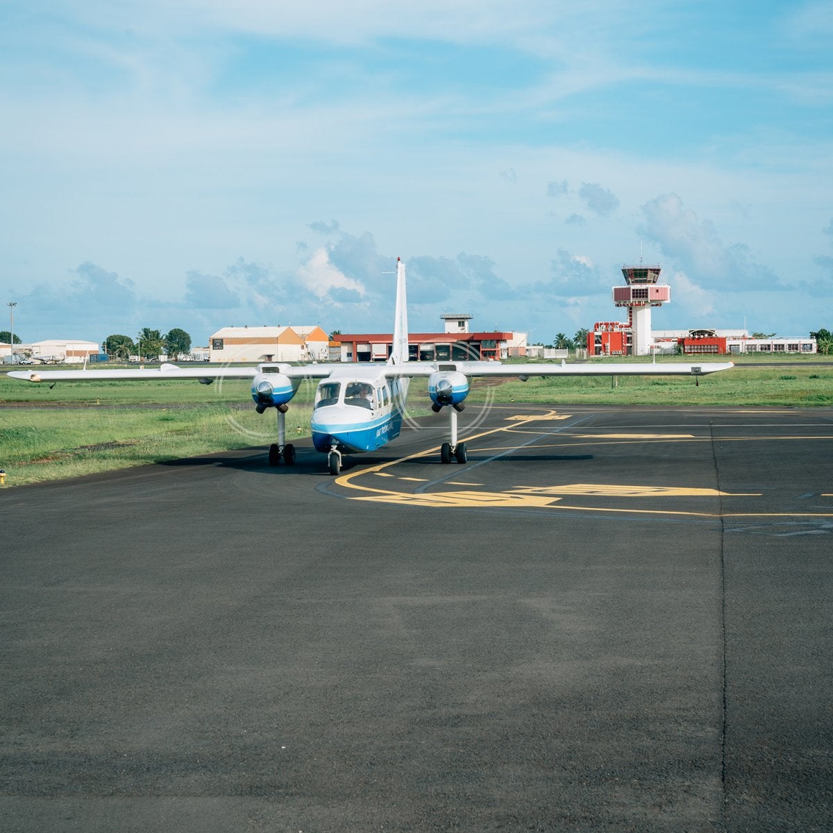 Un avion à hélices à destination de l'atoll de Marlon Brando