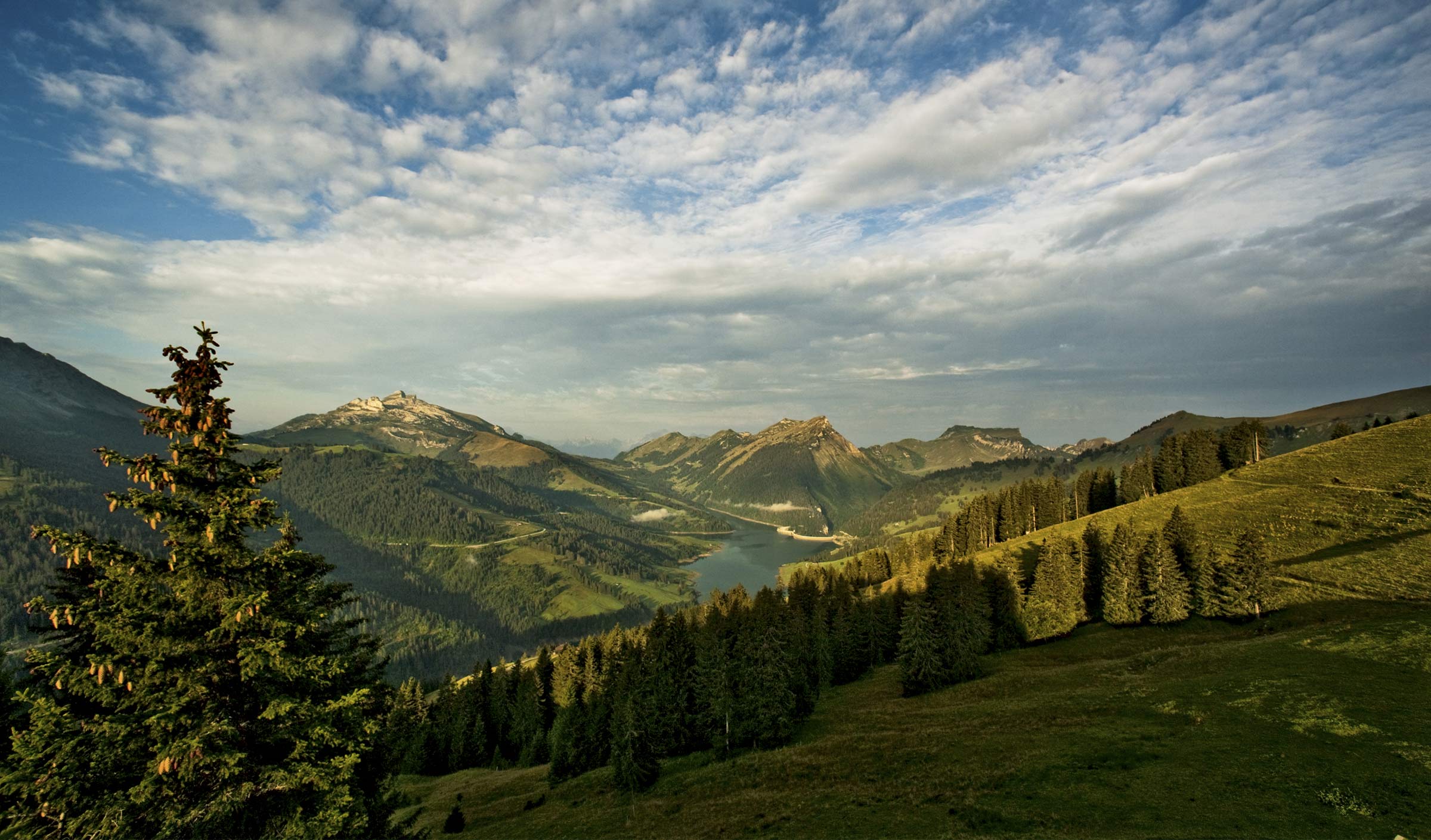 cyclotourisme : les cols des alpes vaudoises en Suisse