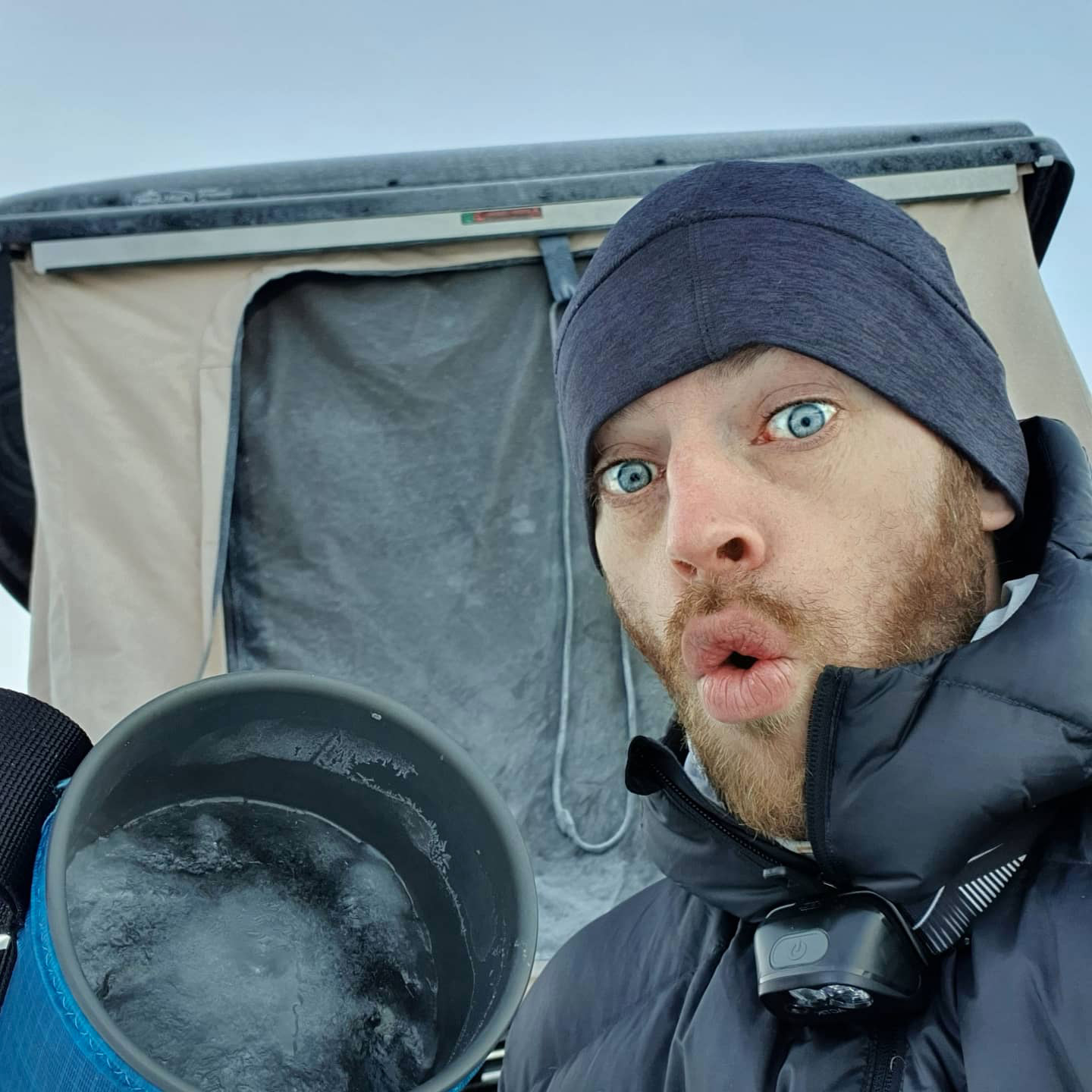 Jeff Bloyet tour d'europe, tente sur le toit