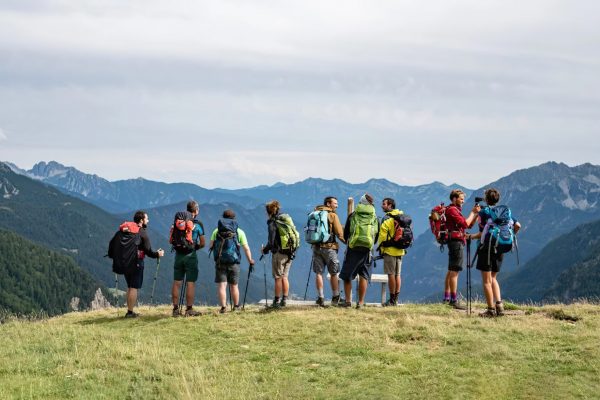 Un groupe de randonneurs sur le Sentiero Italia