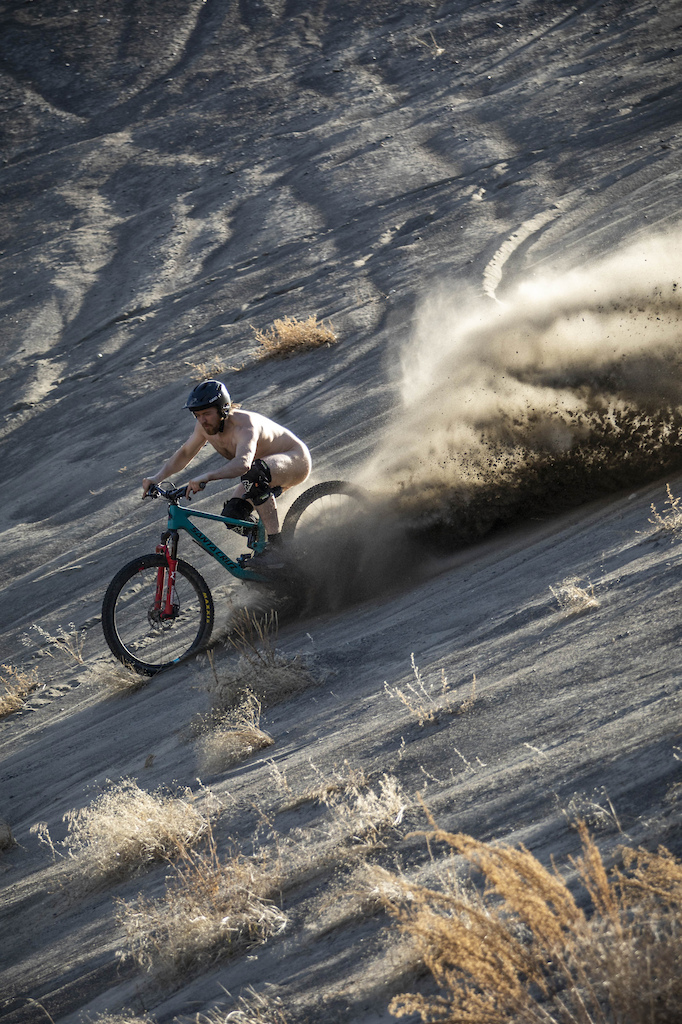 Huck Nacked : du VTT à poil / nu