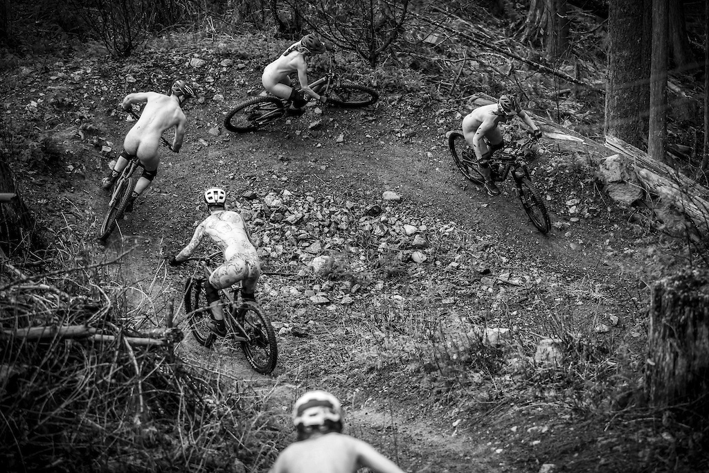 Huck Nacked : du VTT à poil / nu