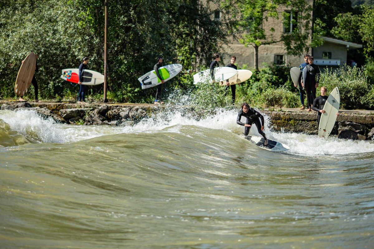 Landlocked, surf en Suisse