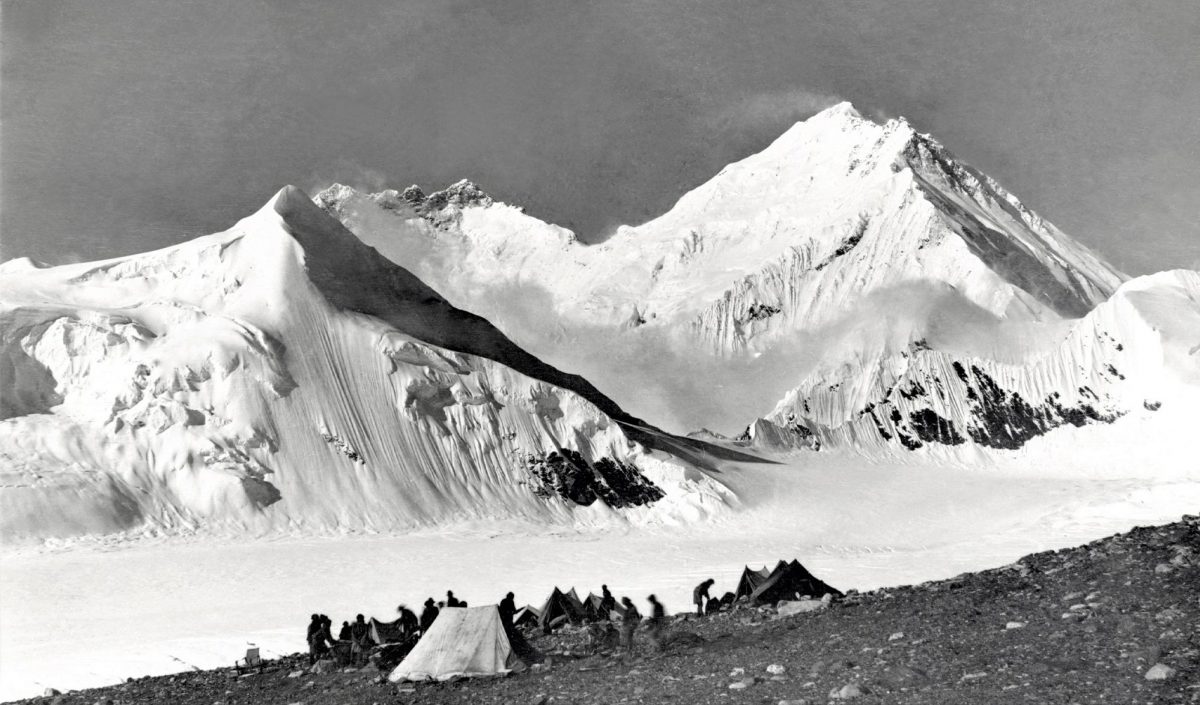 Vue sur l'Everest depuis un camp à 6000m d'altitude