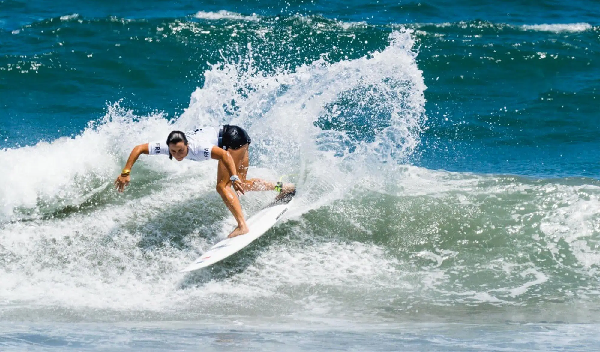 Johanne Defay surfant la vague de Tokyo 2020