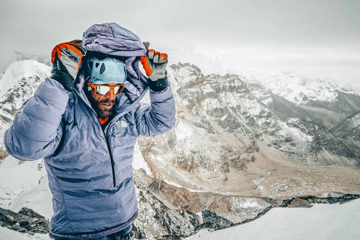 Hervé Barmasse alpiniste portant les lunettes Julbo Shield M