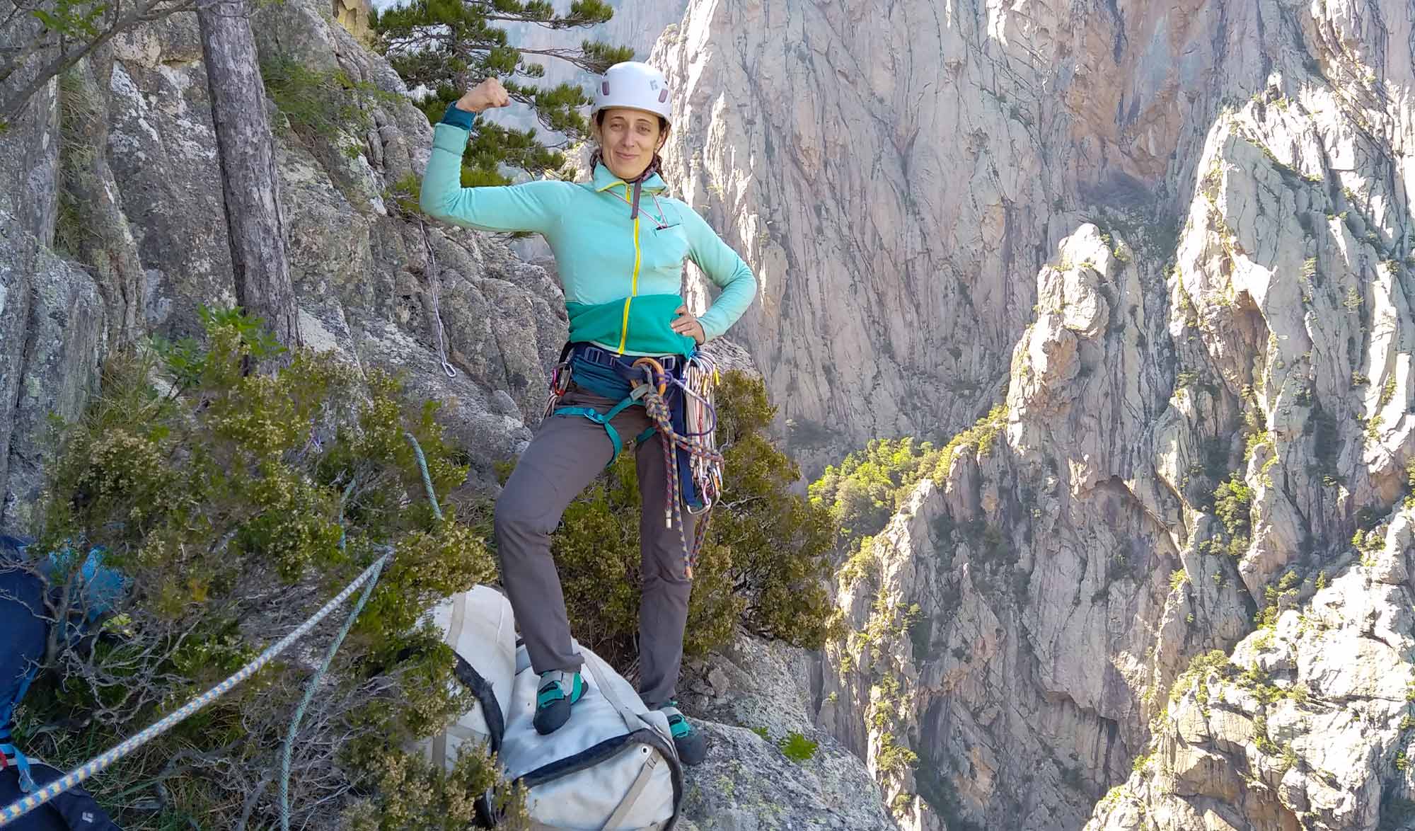 Les accordées : groupe de femmes alpiniste ouvrant une grande voie en Corse