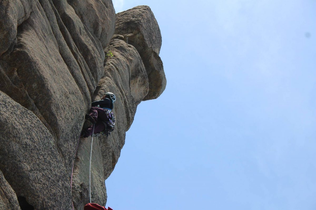 Les accordées : groupe de femmes alpiniste ouvrant une grande voie en Corse
