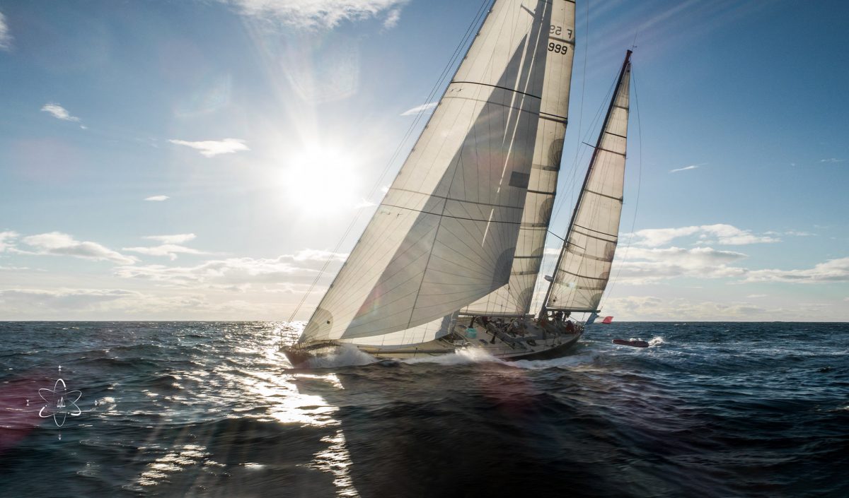 Mari Tabarly à bord du Pen Duick VI