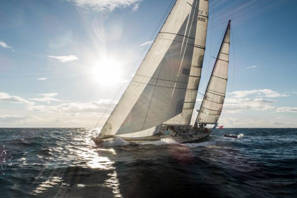 Mari Tabarly à bord du Pen Duick VI