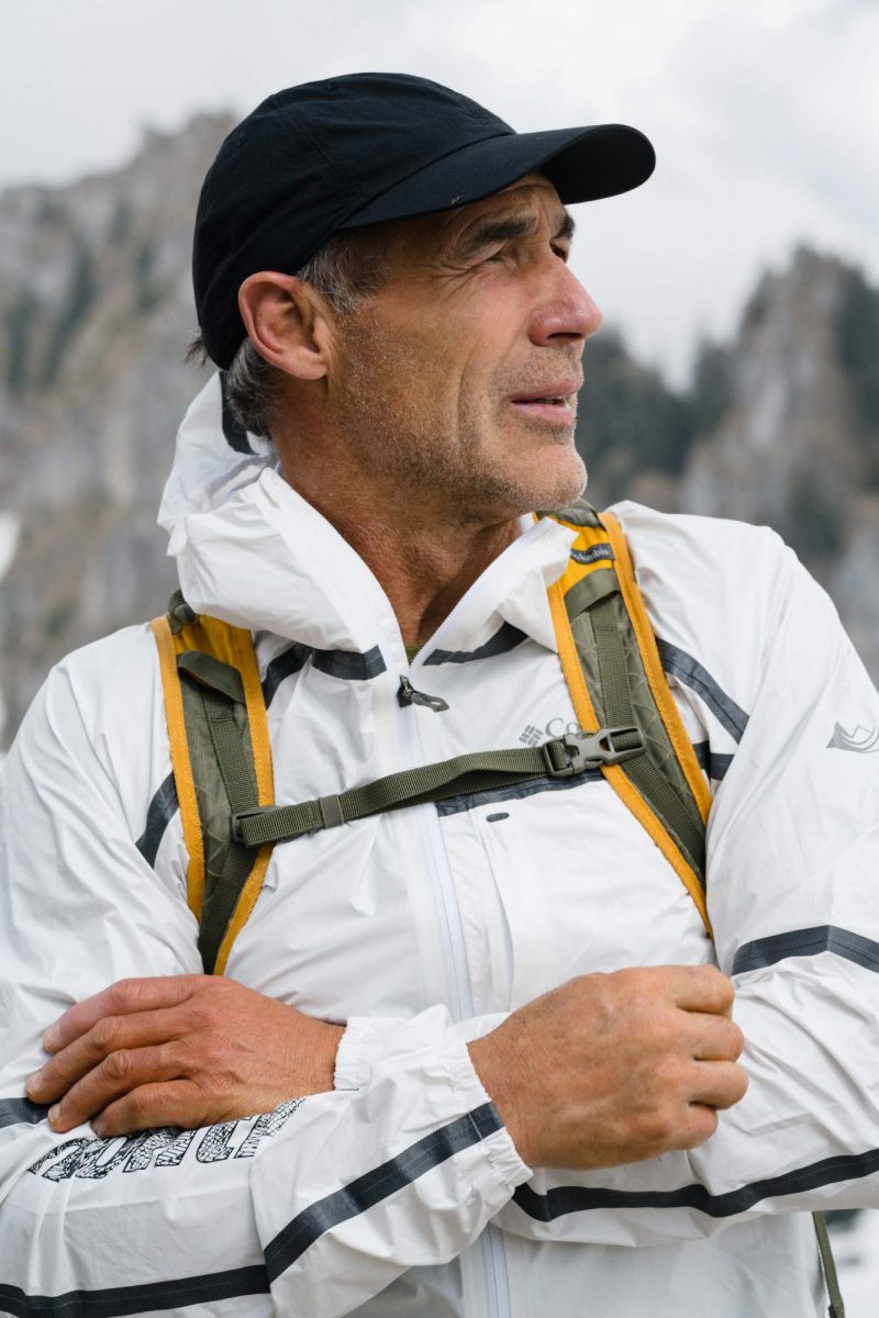 Portrait Mike Horn dans les montagnes Suisses