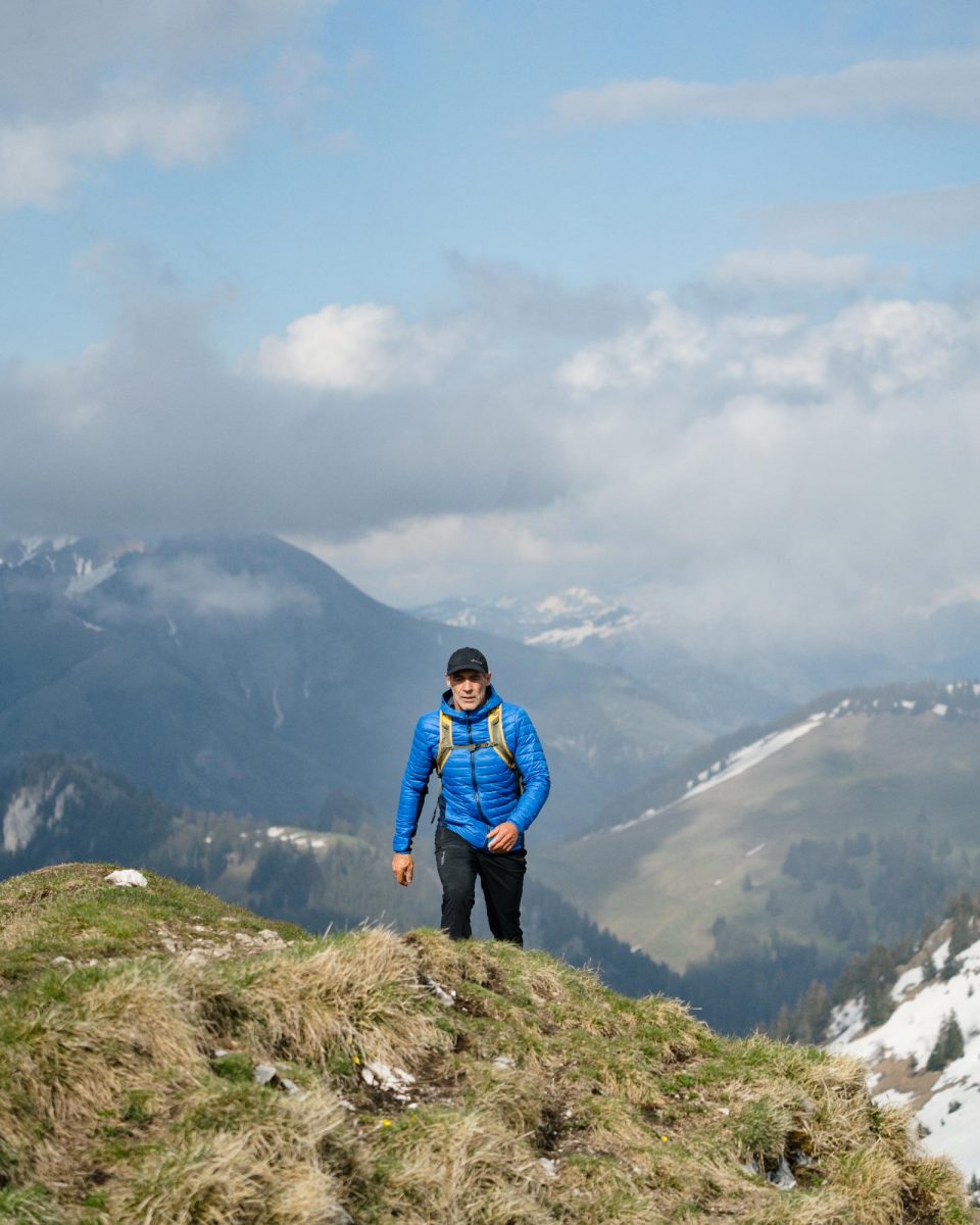 Mike Horn en rando dans les montagnes Suisses