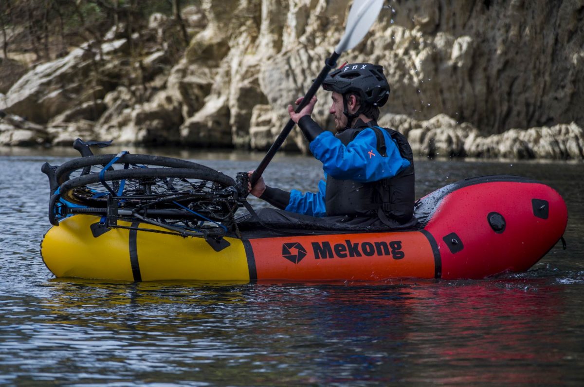 descente rivière en packraft avec vélo