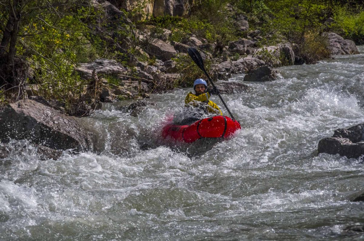 descente rivière (rapide) en packraft