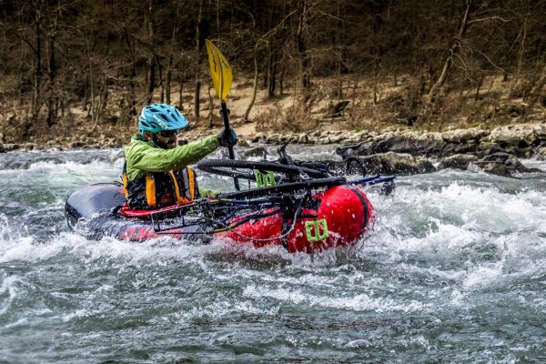 descente rivière en packraft avec vélo