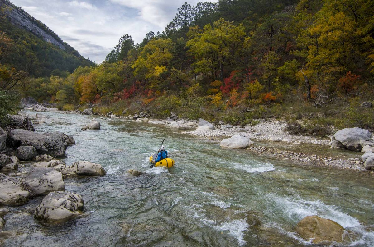 descente rivière (rapide) en packraft