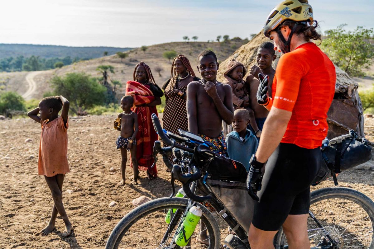 Steven le Hyaric : traversée du désert du Namib à vélo