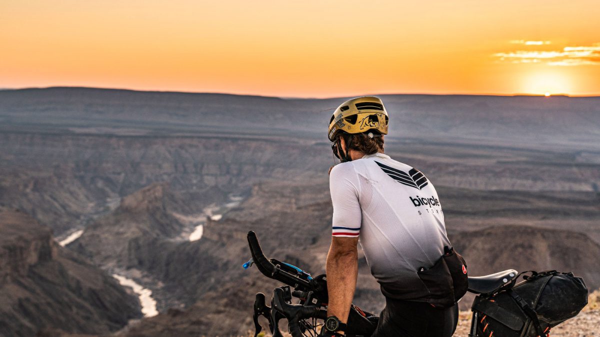 Steven le Hyaric : traversée du désert du Namib à vélo