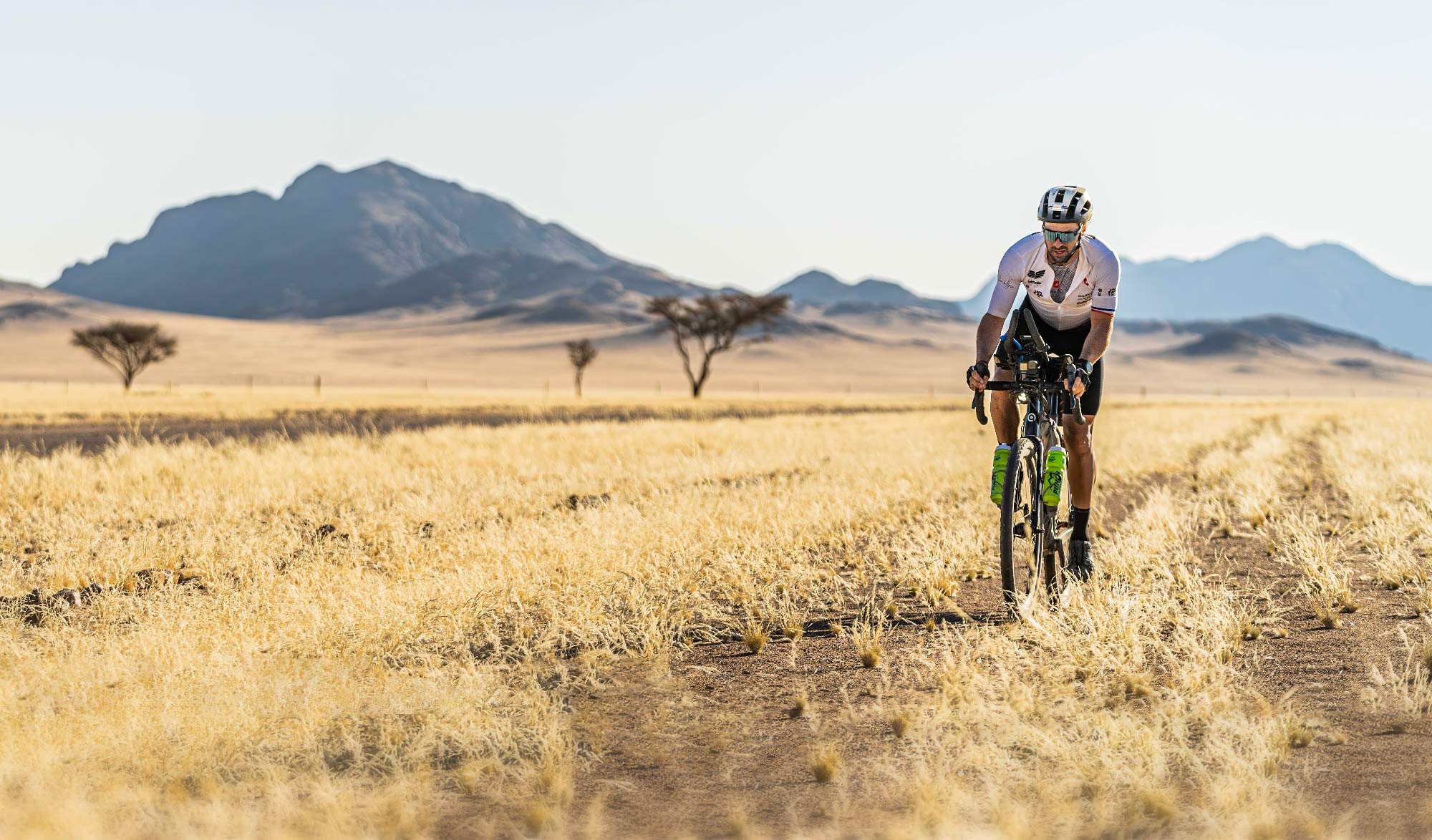 Steven le Hyaric : traversée du désert du Namib à vélo